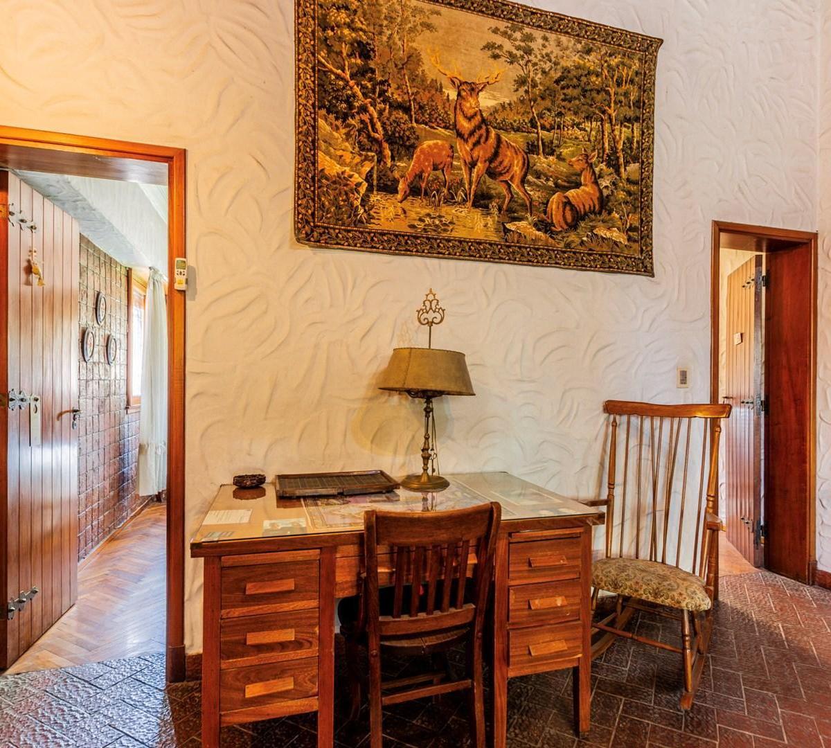 Casa · en Venta · 3 Dorm. · con Pileta y Cochera · Hurlingham 4