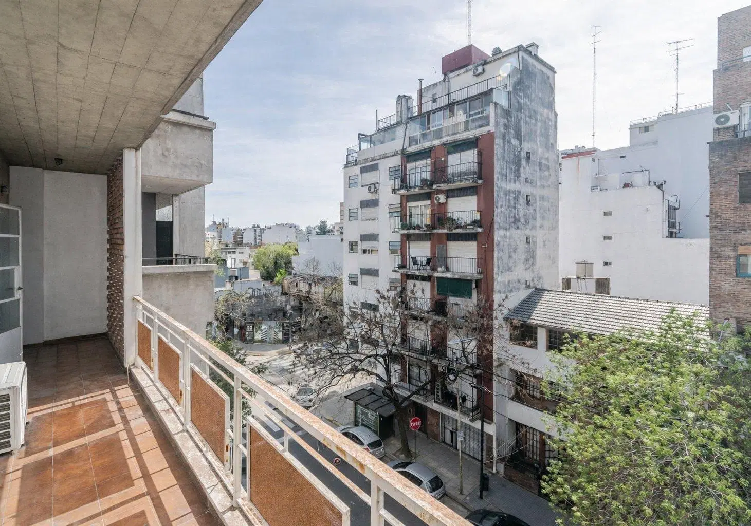 Piso · Departamento · En Venta · 3 Ambientes con Dependencia · cochera · Luminoso · Coghlan 2