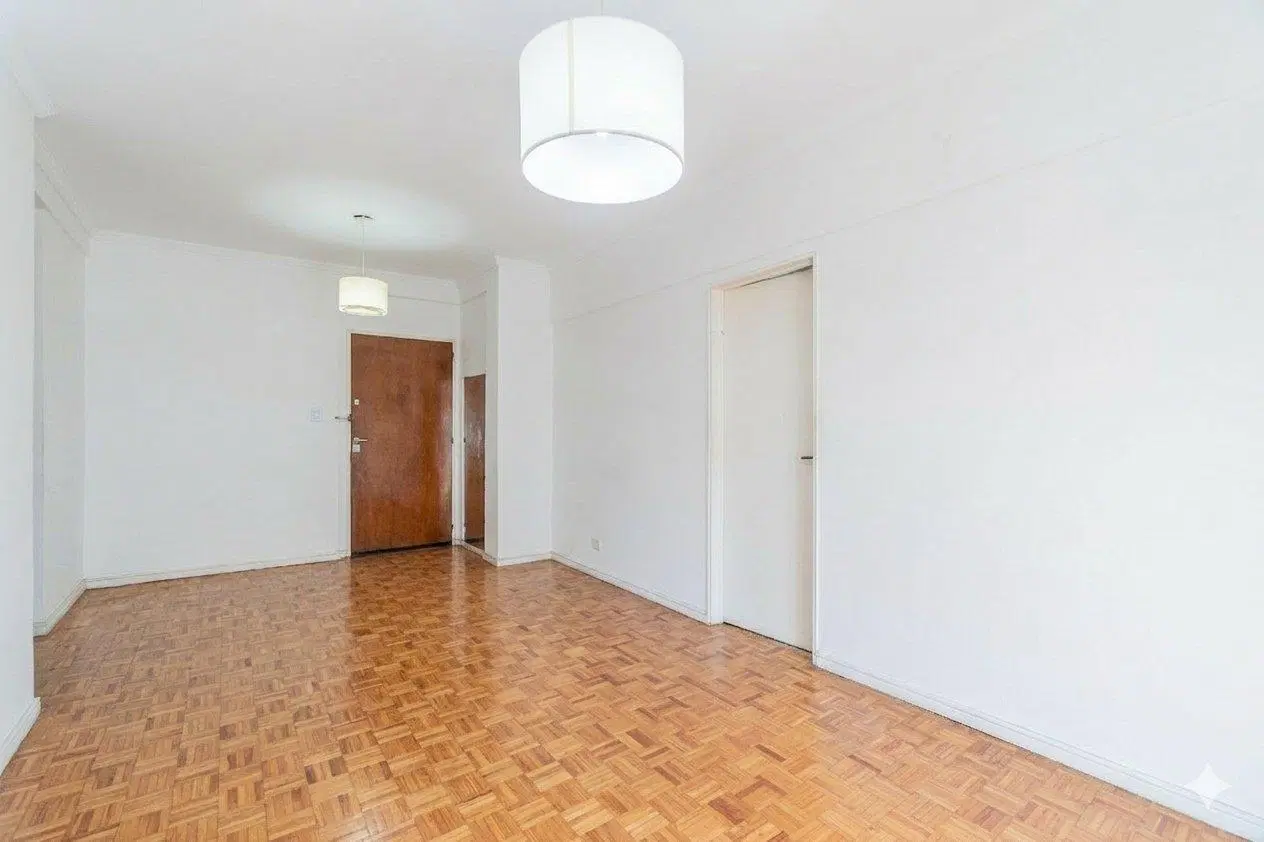 Piso · Departamento · En Venta · 3 Ambientes con Dependencia · cochera · Luminoso · Coghlan 3