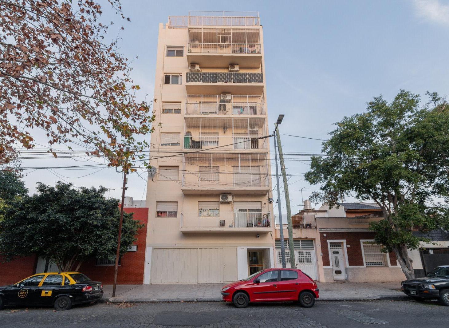 Departamento · En Venta · Luminoso · 4 Ambientes · A refaccionar · Monte Castro