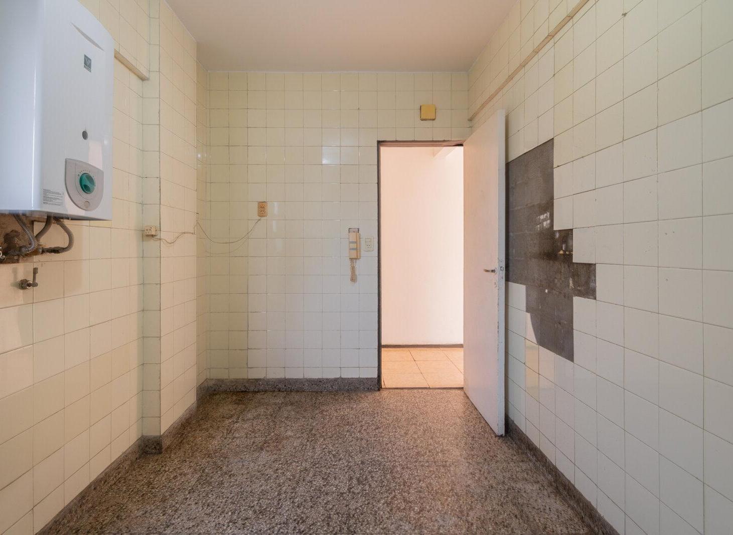 Departamento · En Venta · Luminoso · 4 Ambientes · A refaccionar · Monte Castro