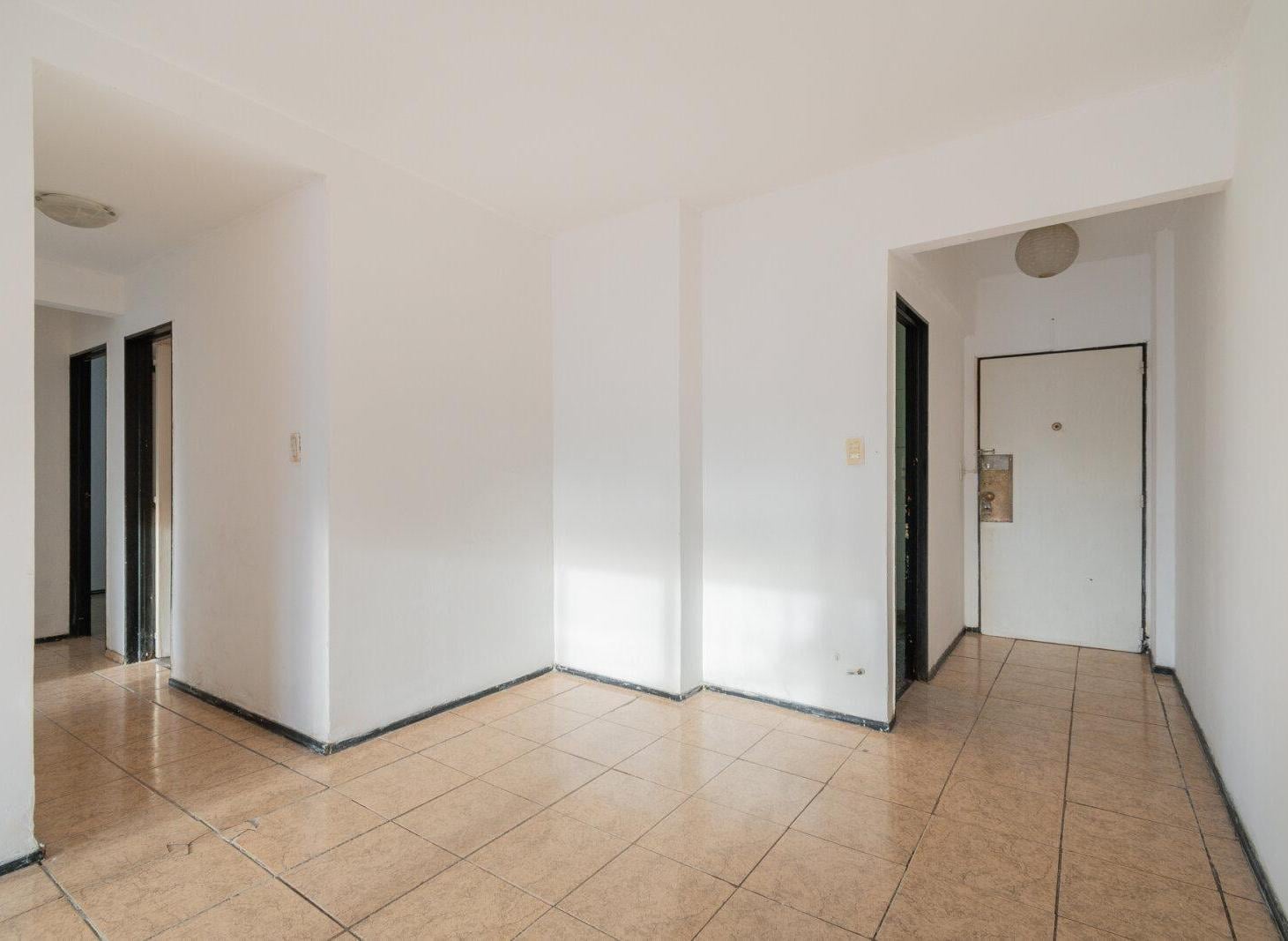 Departamento · En Venta · Luminoso · 4 Ambientes · A refaccionar · Monte Castro