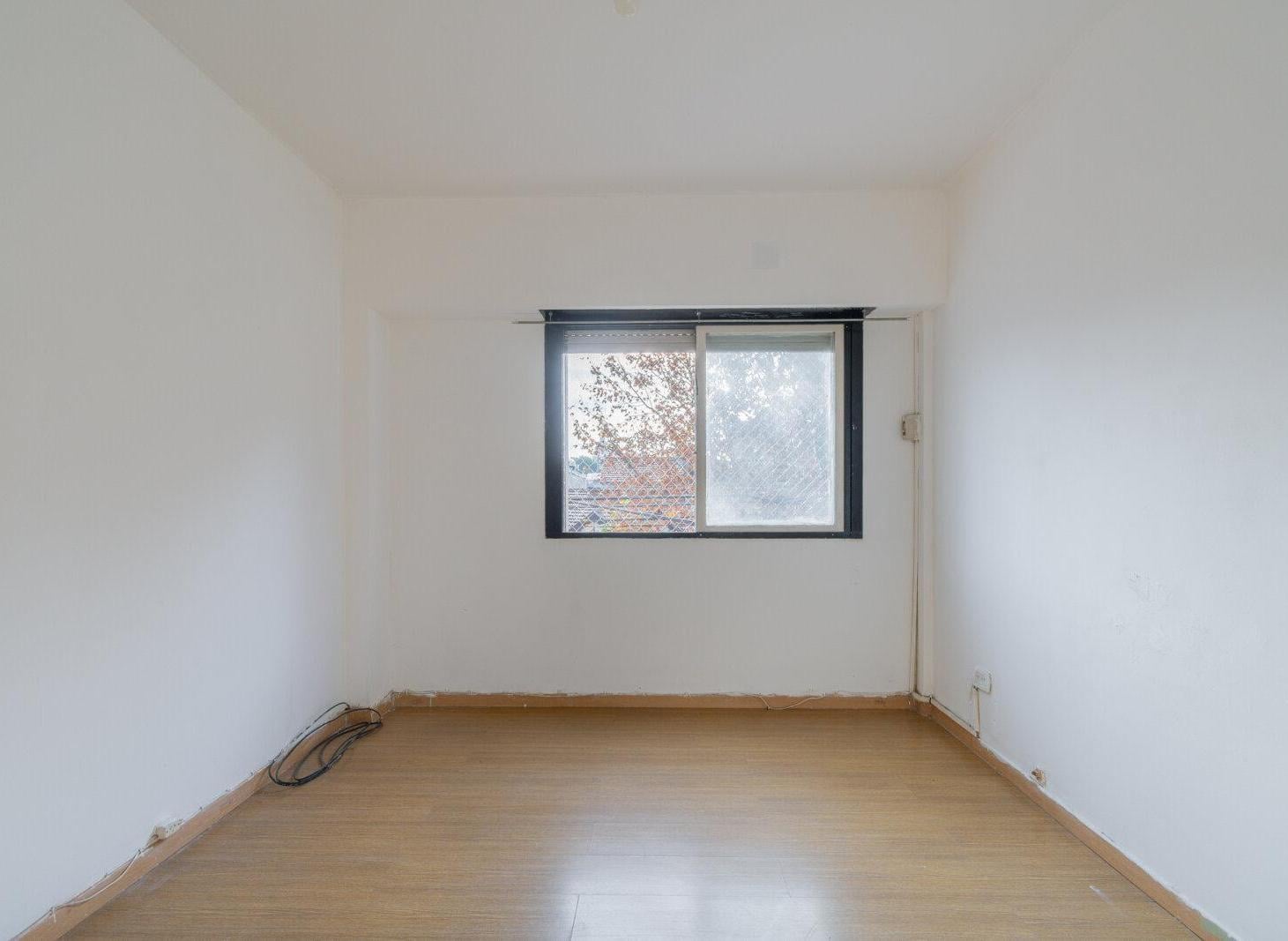 Departamento · En Venta · Luminoso · 4 Ambientes · A refaccionar · Monte Castro