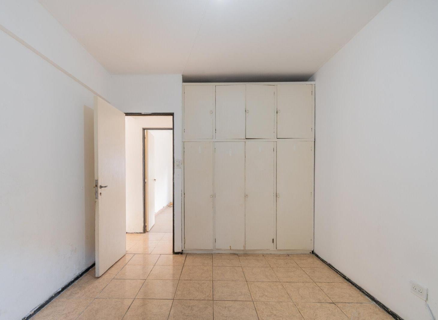 Departamento · En Venta · Luminoso · 4 Ambientes · A refaccionar · Monte Castro