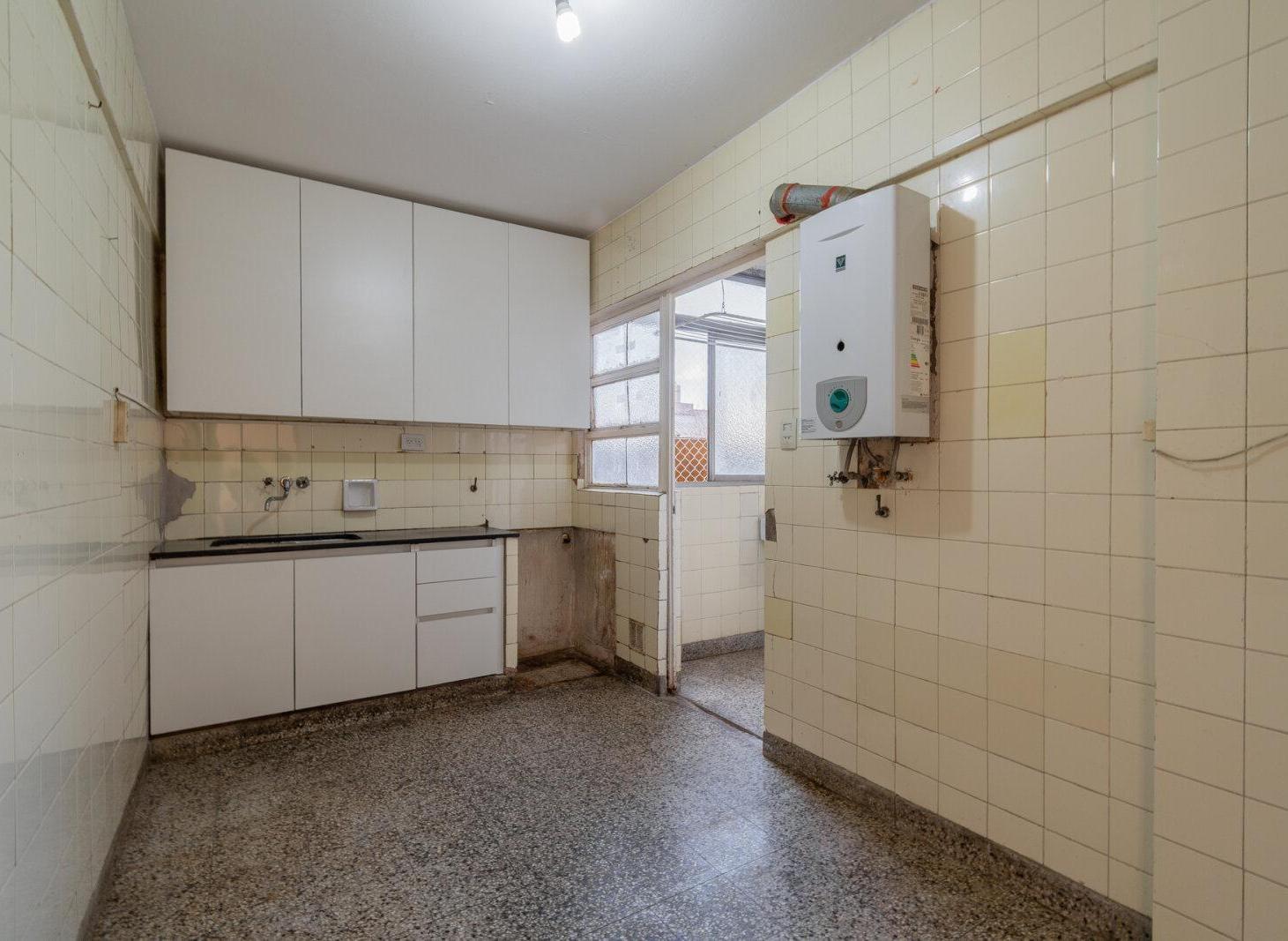 Departamento · En Venta · Luminoso · 4 Ambientes · A refaccionar · Monte Castro