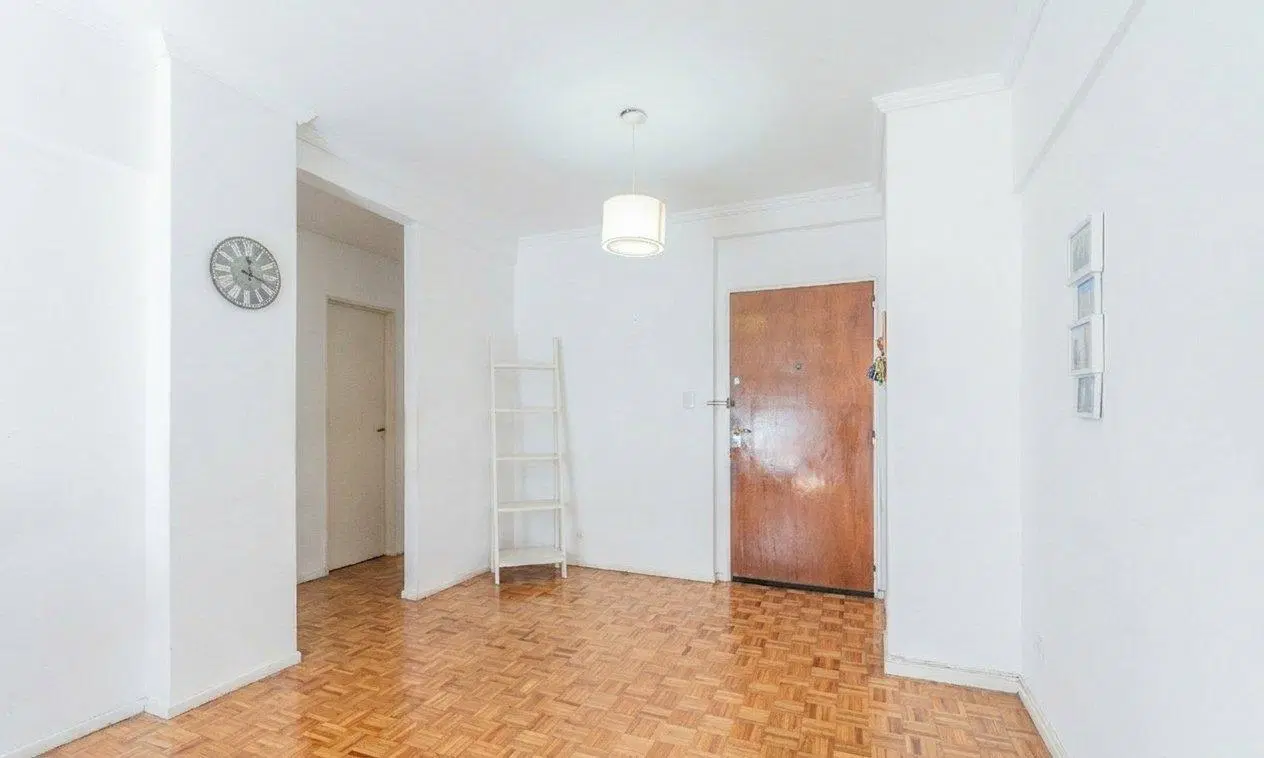 Piso · Departamento · En Venta · 3 Ambientes con Dependencia · cochera · Luminoso · Coghlan 3