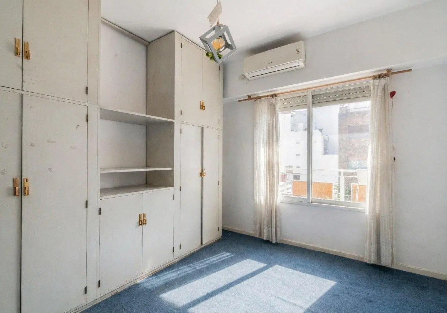 Piso · Departamento · En Venta · 3 Ambientes con Dependencia · cochera · Luminoso · Coghlan 2