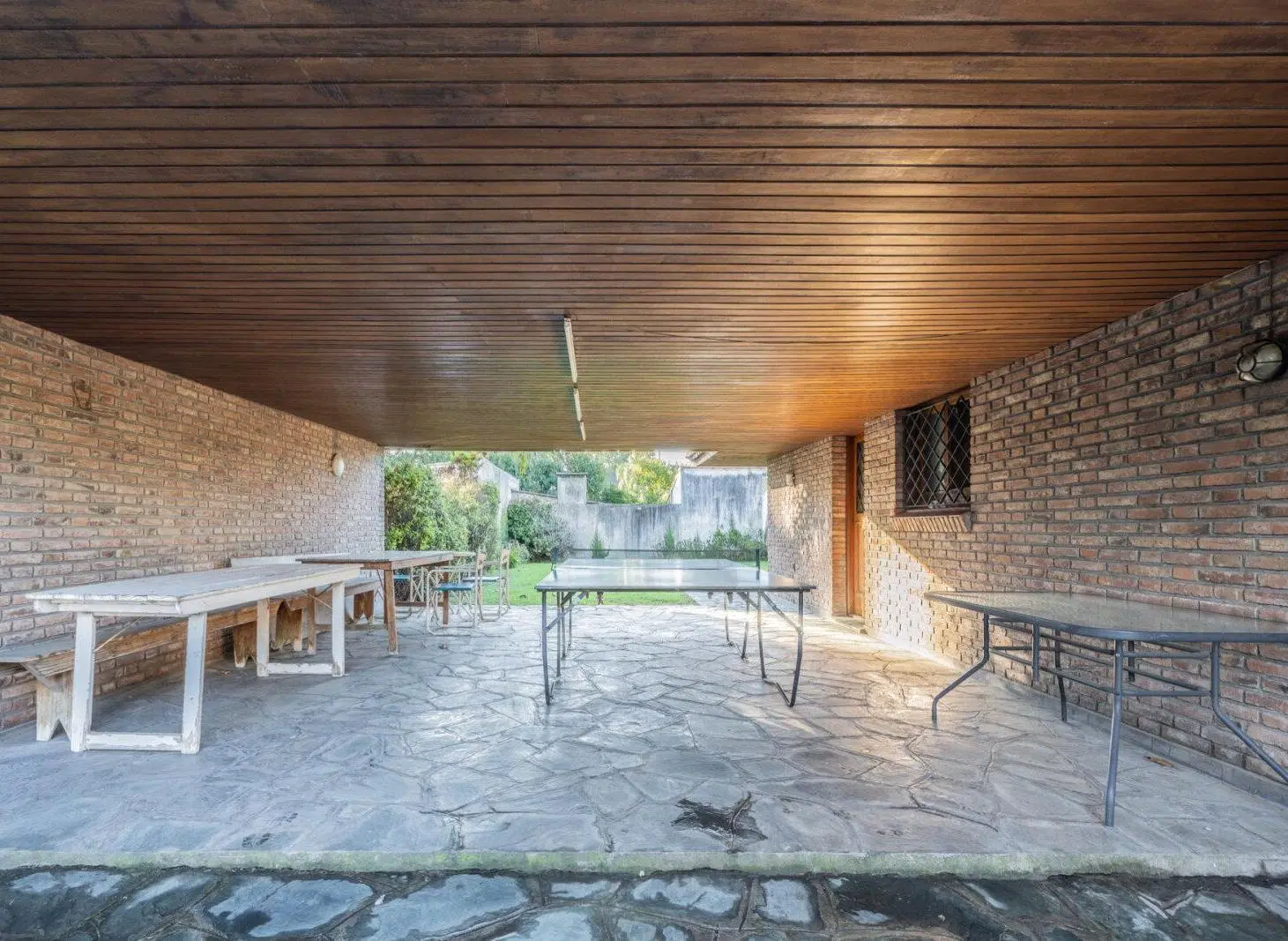Casa · En Venta · 5 Ambientes · En Amplio Espacio Verde C/ Pileta · Barrio Bello Horizonte · Gral. P 3