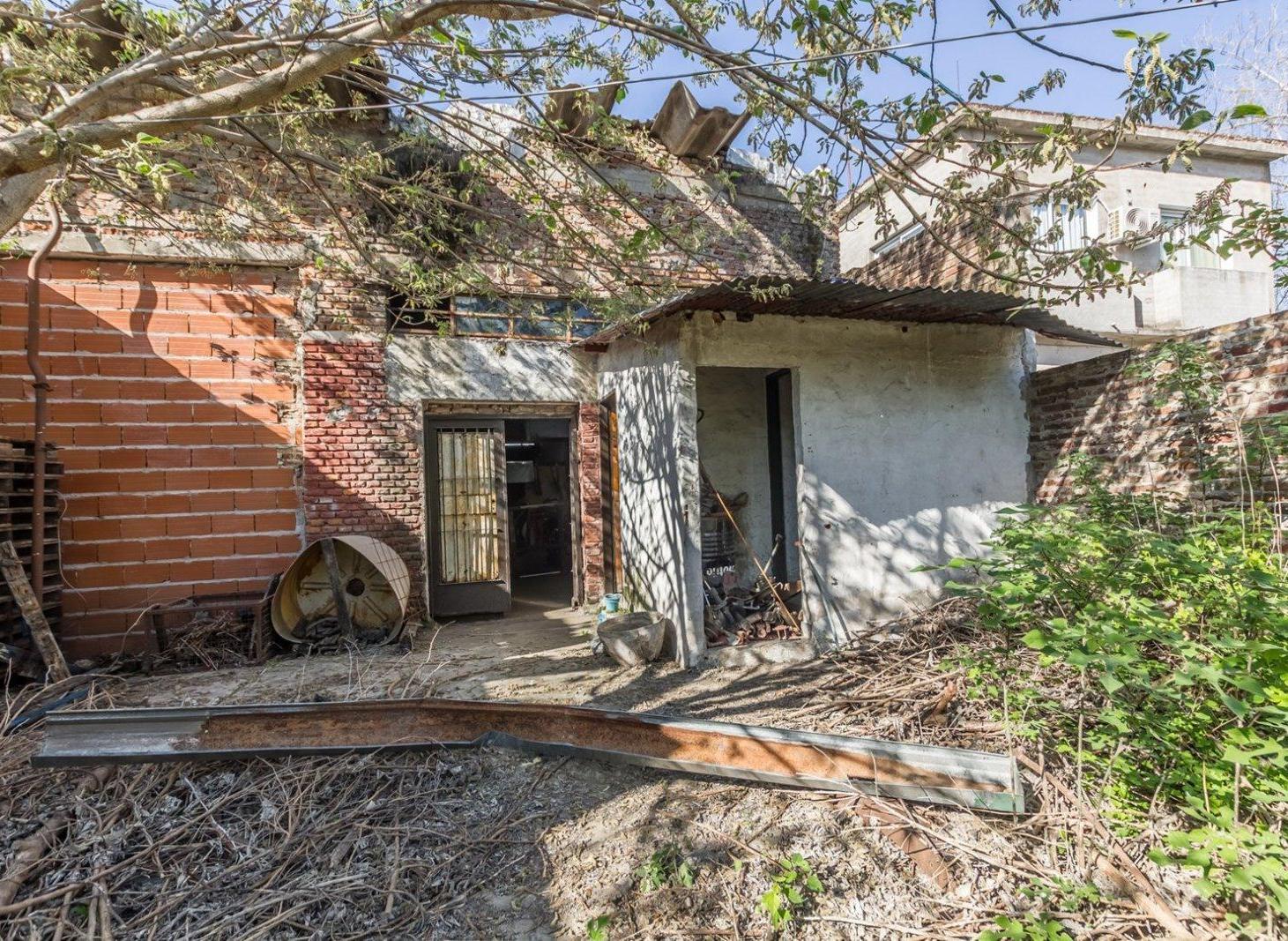 Foto de Depósito Galpón en Venta en Morón, G.B.A. Zona Oeste, Argentina, imagen 2
