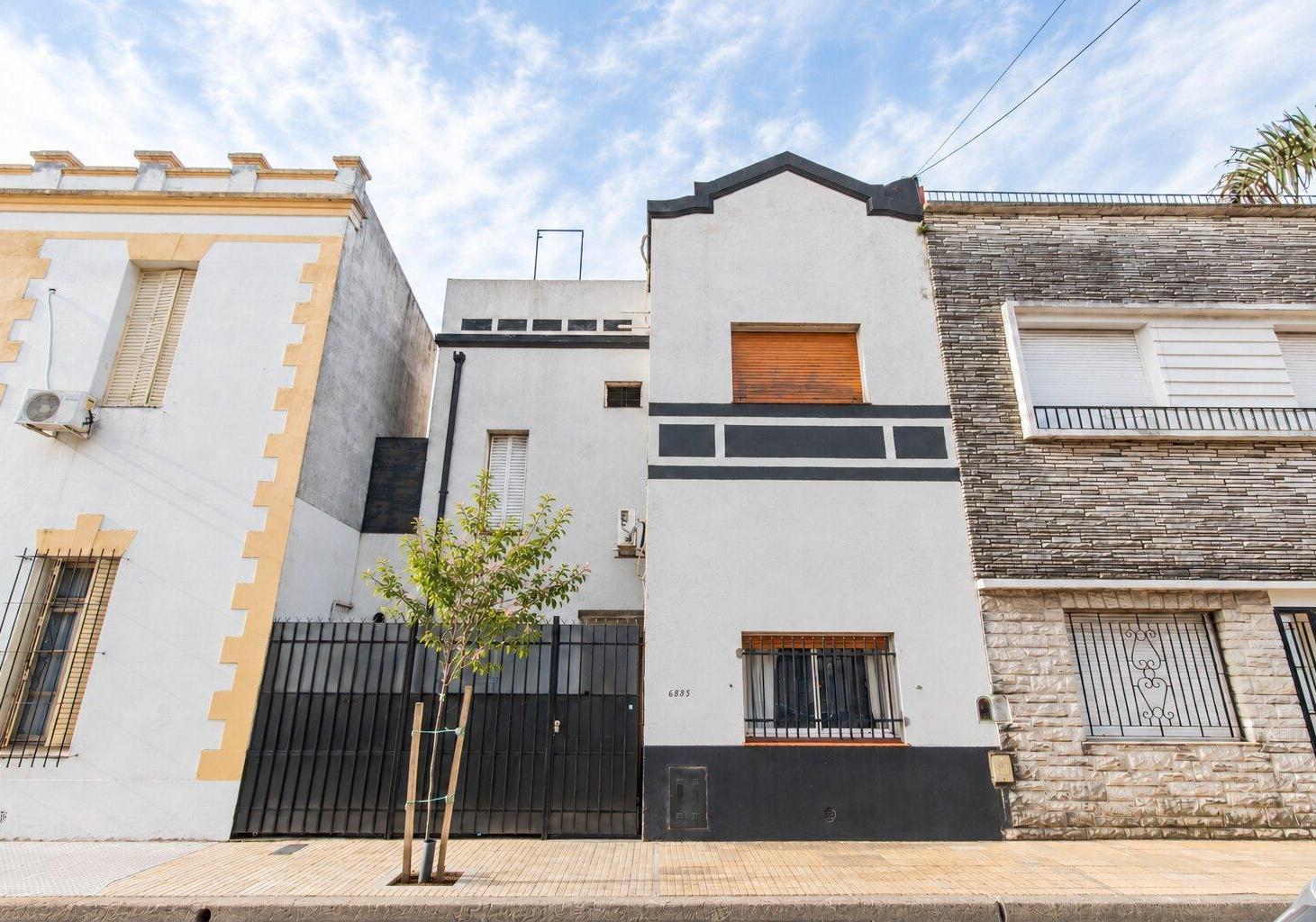 Foto de Casa en venta 4 dormitorios, 2 baños, patio y terraza en Liniers, imagen 1