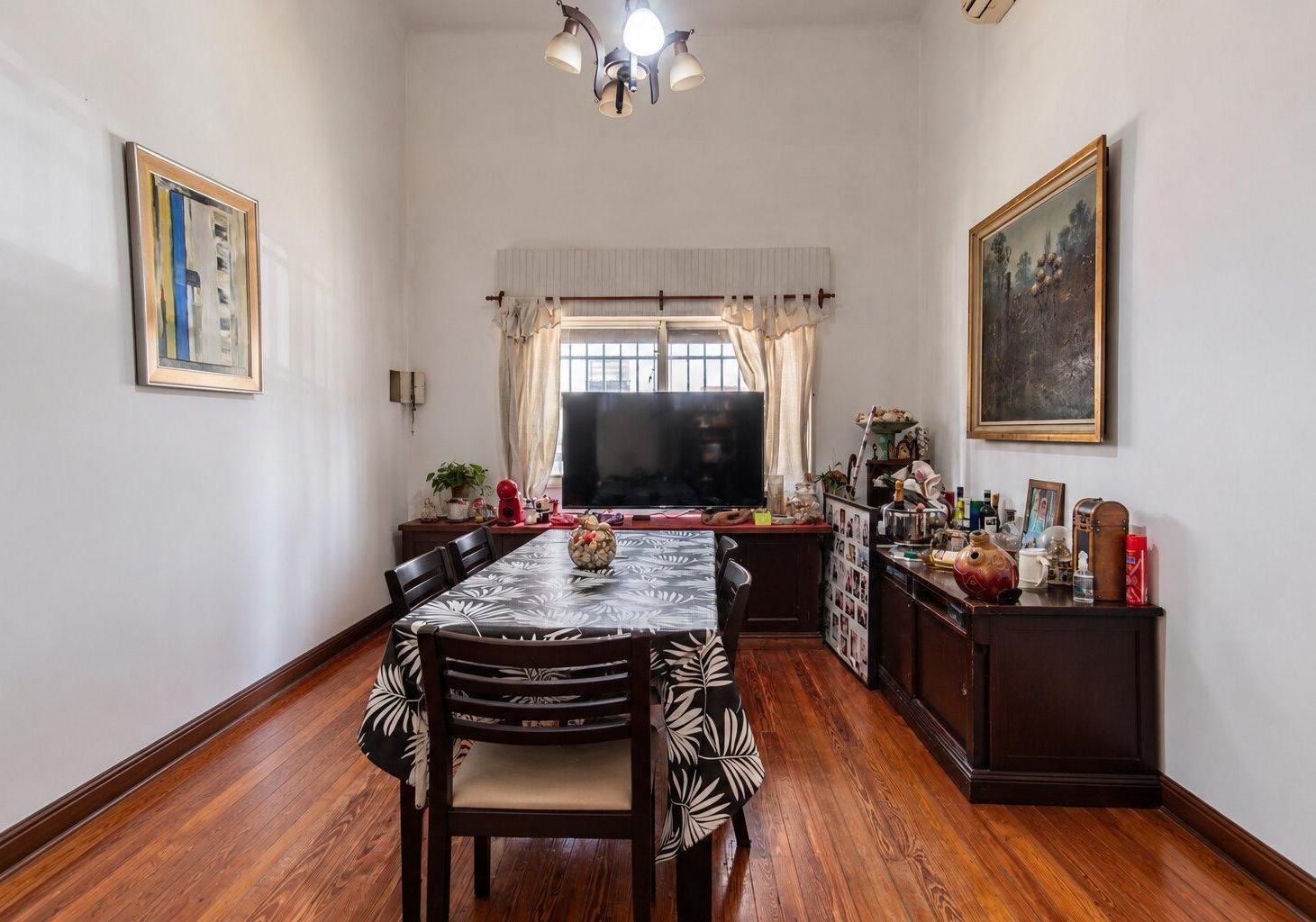 Foto de Casa en venta 4 dormitorios, 2 baños, patio y terraza en Liniers, imagen 3