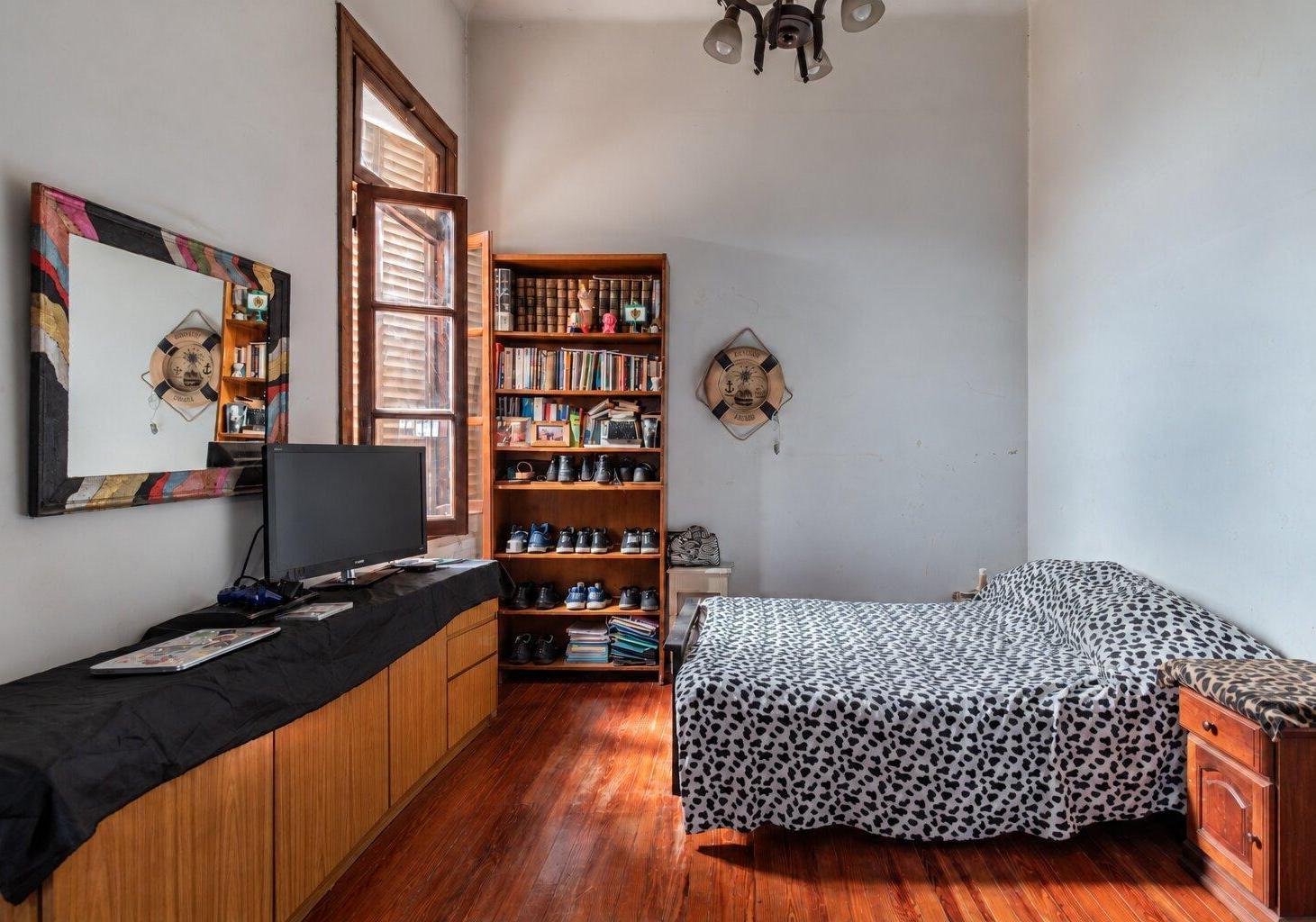 Foto de Casa en venta 4 dormitorios, 2 baños, patio y terraza en Liniers, imagen 5