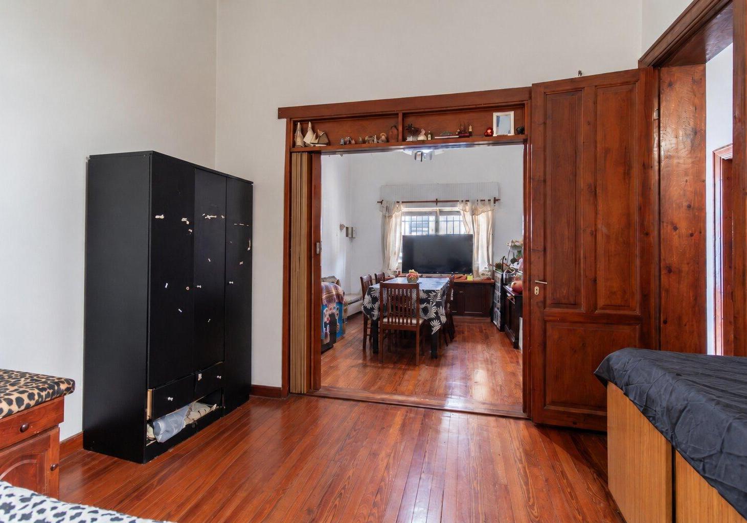 Foto de Casa en venta 4 dormitorios, 2 baños, patio y terraza en Liniers, imagen 4