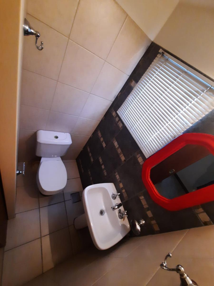 Casa de 5 Ambientes con Pileta y Quincho 2