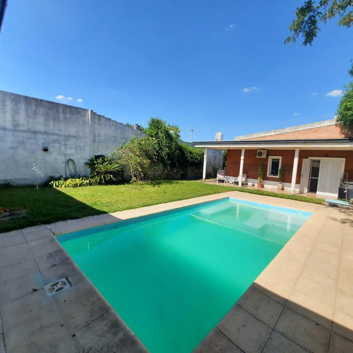 Casa de 5 Ambientes con Pileta y Quincho 1