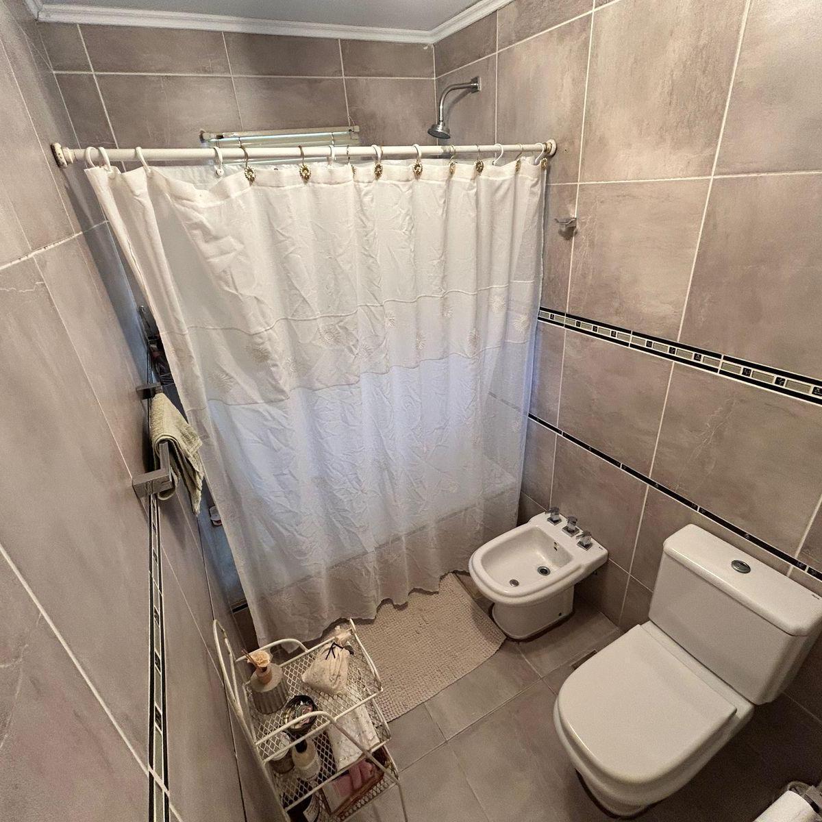 Casa de 5 Ambientes con Pileta y Quincho 3