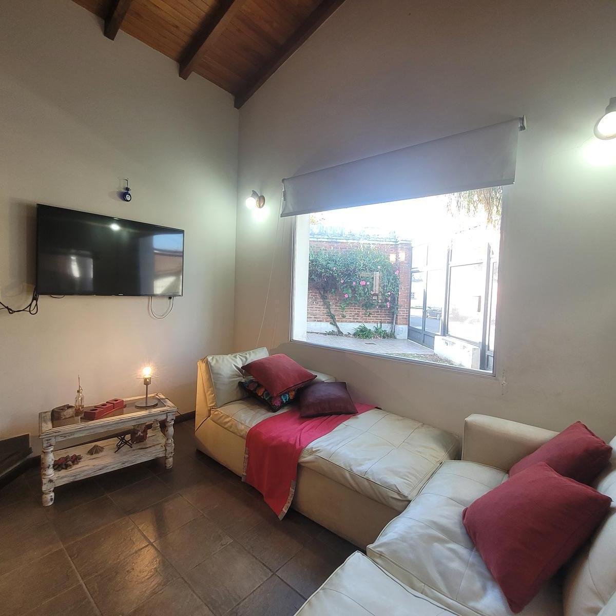 Casa de 5 Ambientes con Pileta y Quincho 1
