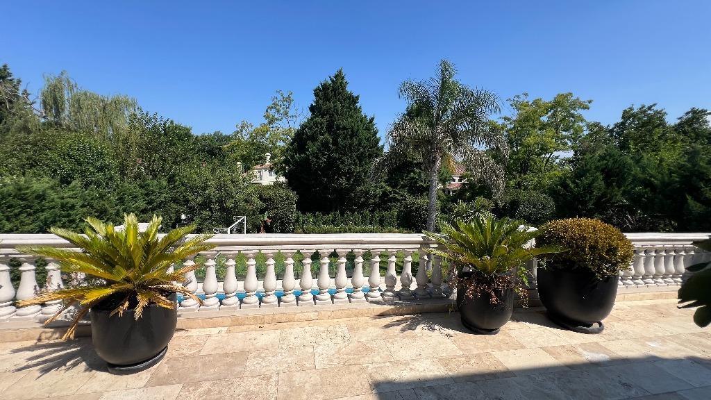 Ayres de Pilar Impecable! 4 Suites salida al Parque central
