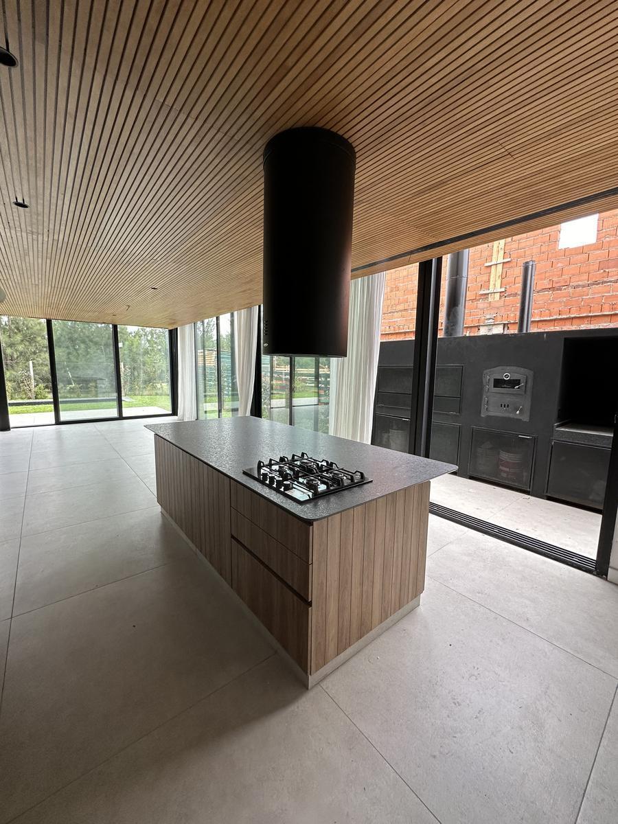 Casa en venta y alquiler en Los Castaños