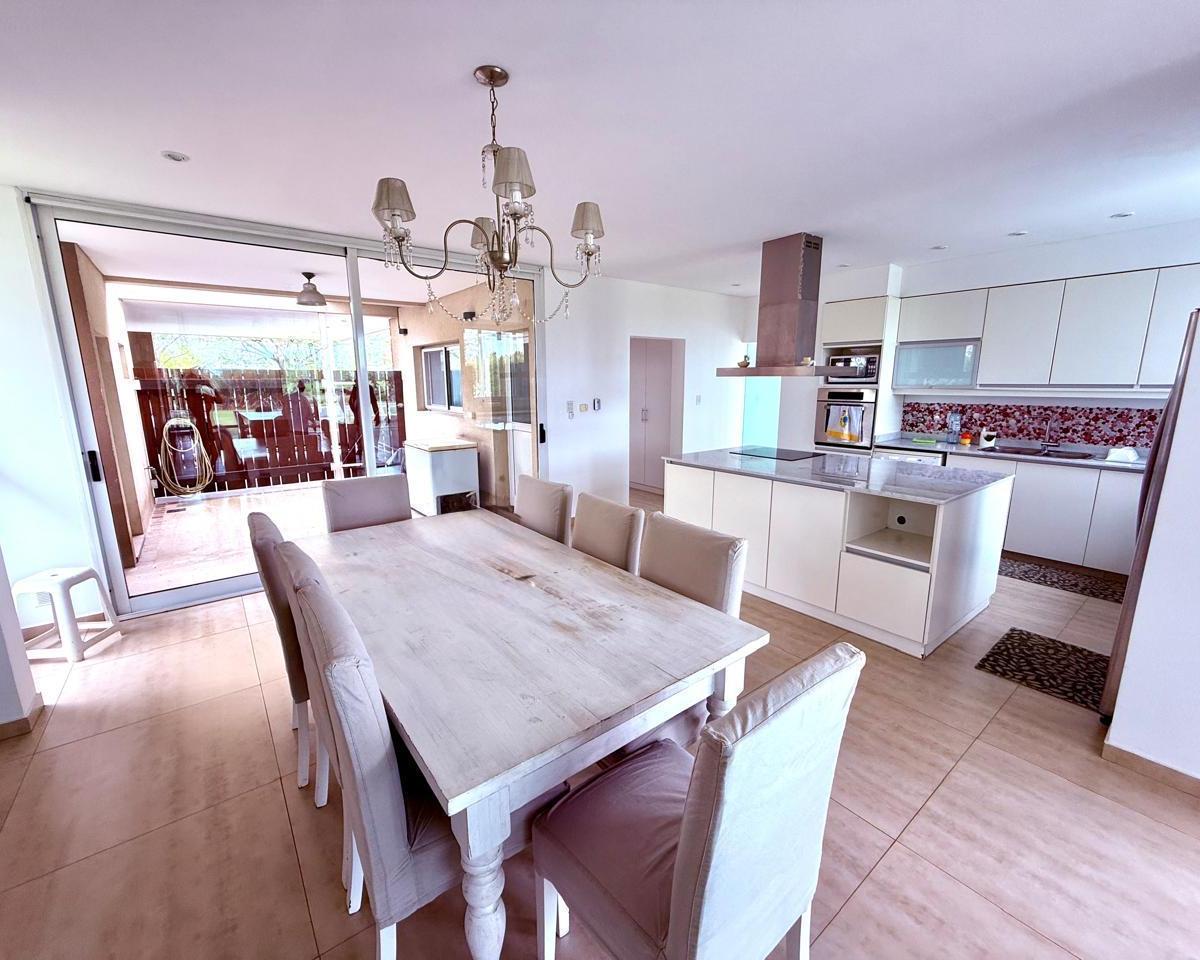 Casa en venta y alquiler con muebles en El Golf
