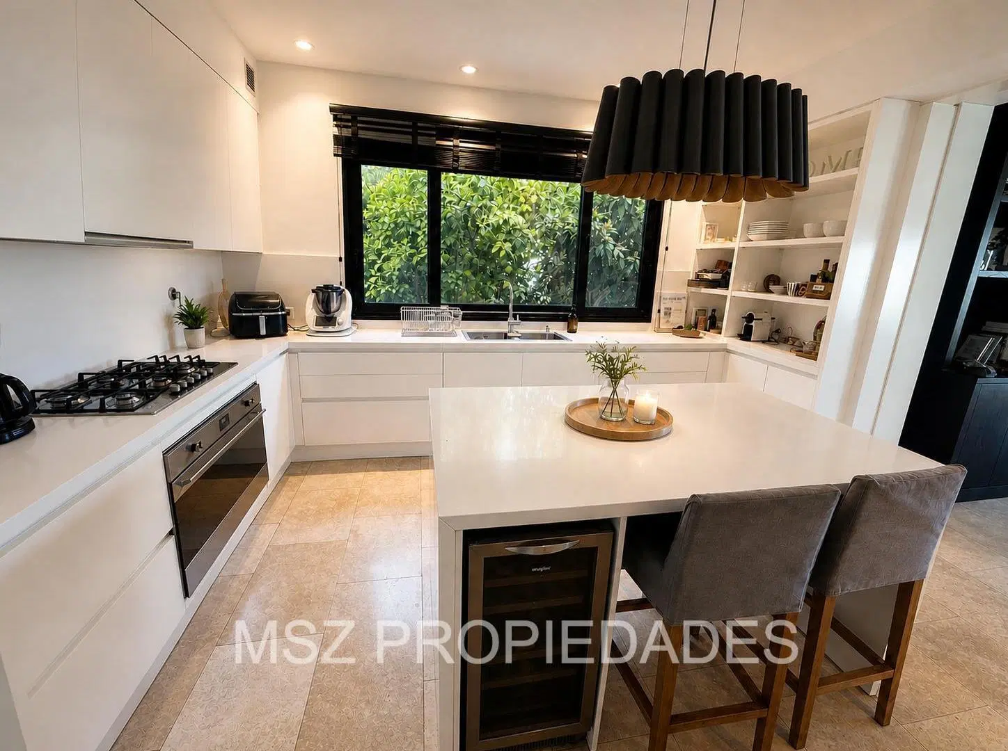 Casa en El Golf, Nordelta sobre el lago central 8