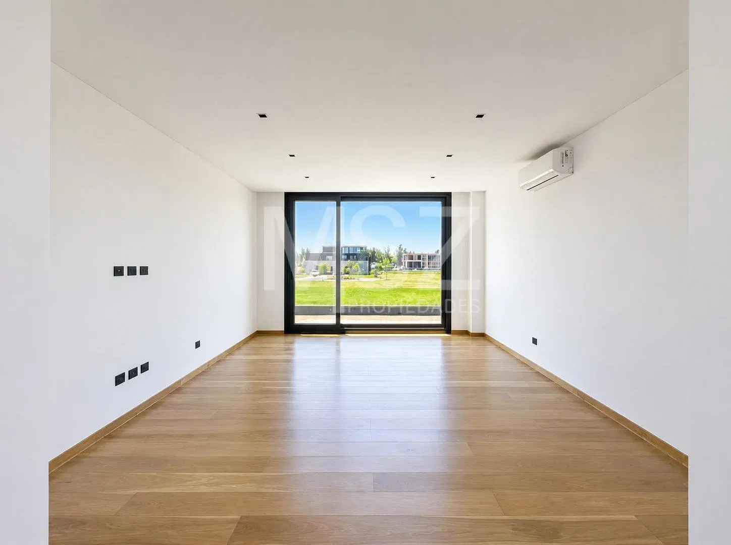 Casa a estrenar en venta sobre el río en El Yacht, Nordelta 2