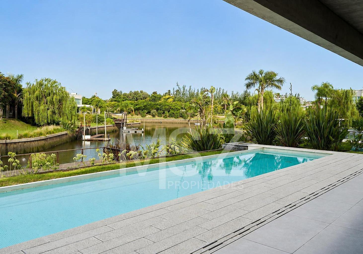 Casa a estrenar en venta sobre el río en El Yacht, Nordelta