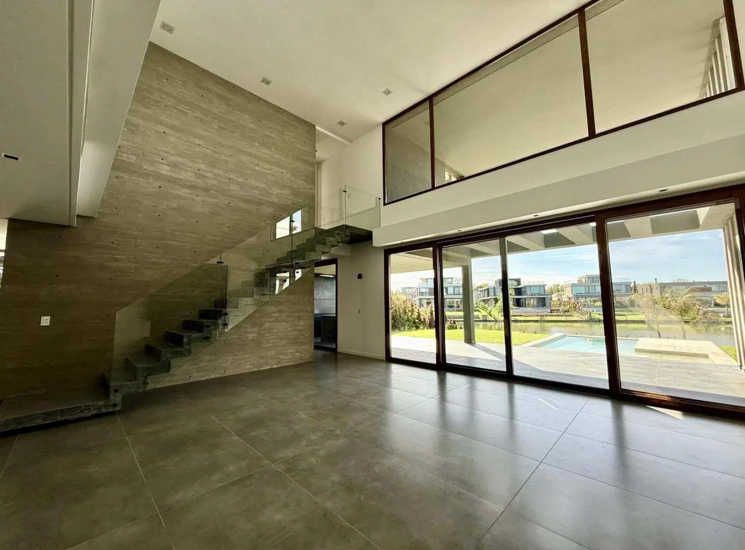 Casa en venta sobre lago central en Virazón, Nordelta 1