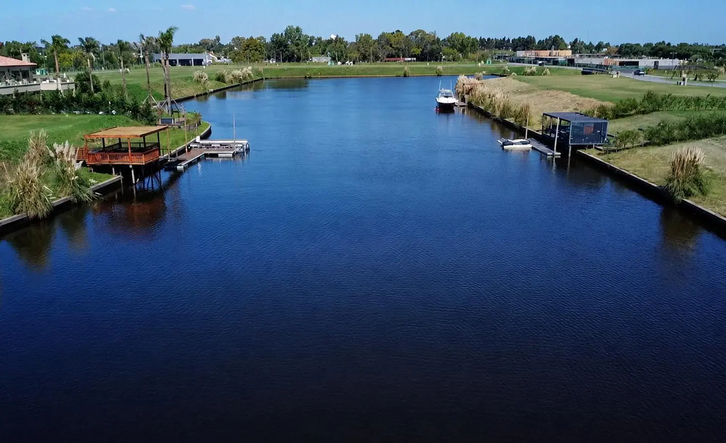 Terreno de 1.300 m² al río en venta en Marinas H 1