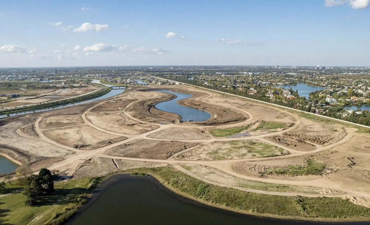 Terreno en venta sobre lago en barrio Silvestre, Nordelta 3