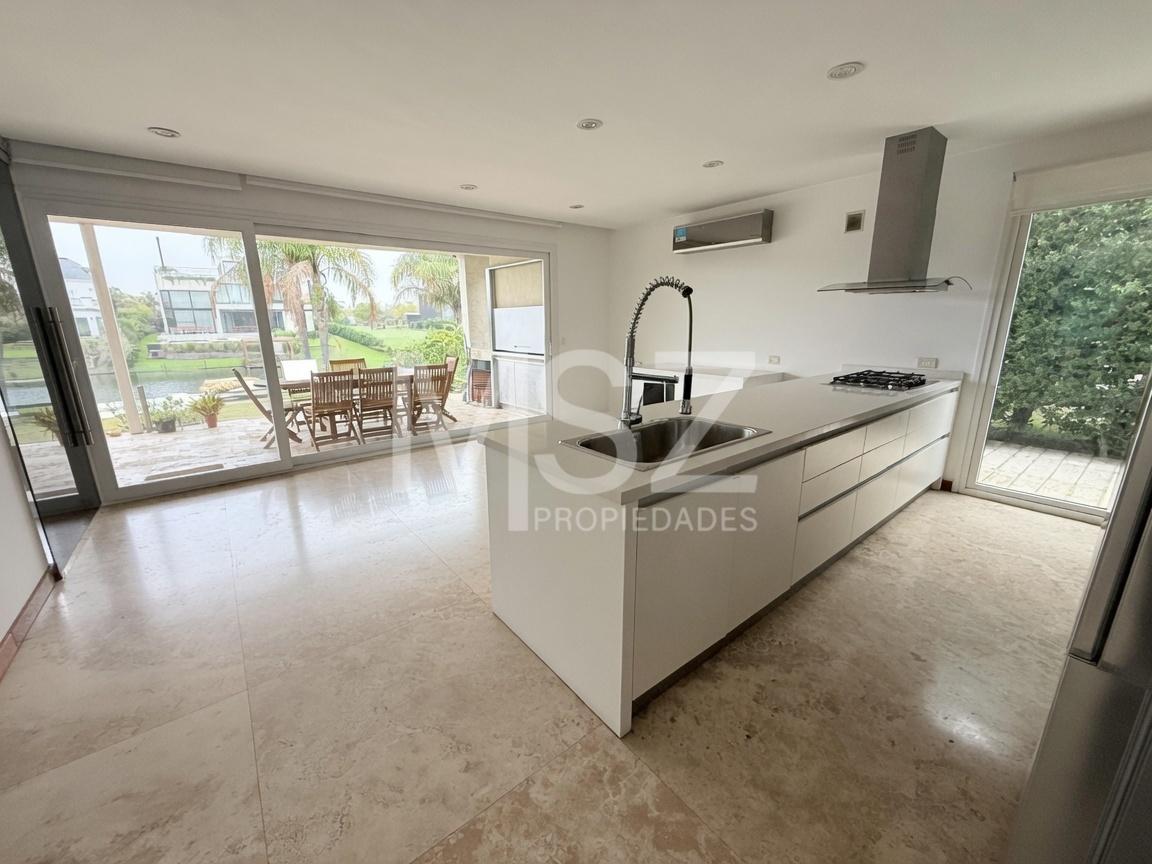 Foto de Casa en venta sobre el lago en barrio El Golf, Nordelta, imagen 2