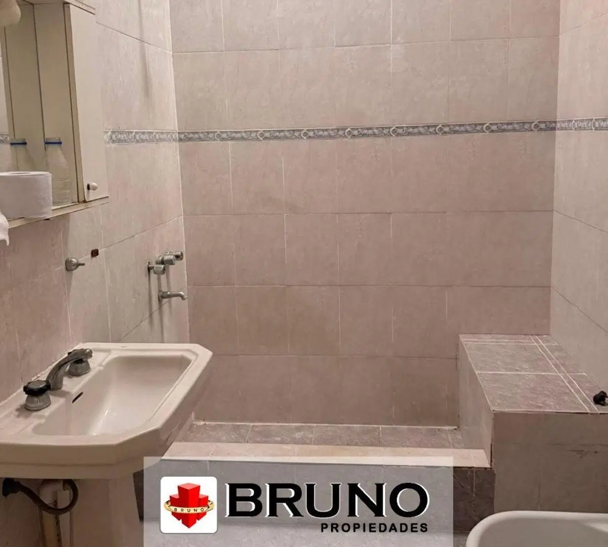 VENTA DE CASA 4 AMBIENTES EN MERLO 2