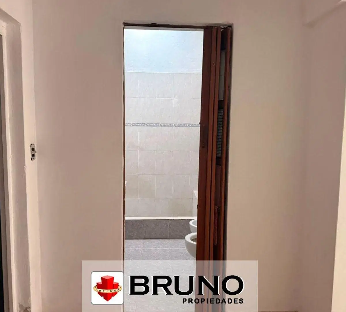 VENTA DE CASA 4 AMBIENTES EN MERLO 5