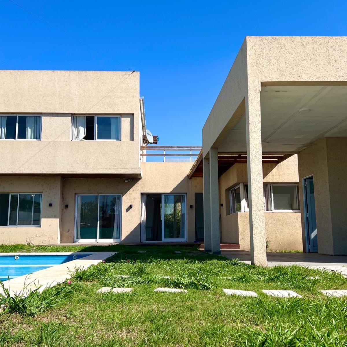 Casa en  Venta 3 Dormitorios Roldan