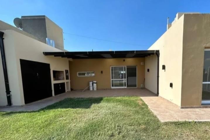 Casa en venta de 2 dormitorios en Tierra de sueños 3 - Roldan con pileta sector A