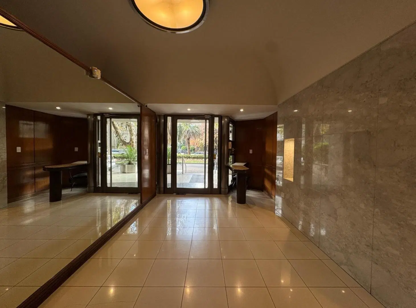 VENTA Piso exclusivo con cochera de 3 dormitorios sobre Oroño 3
