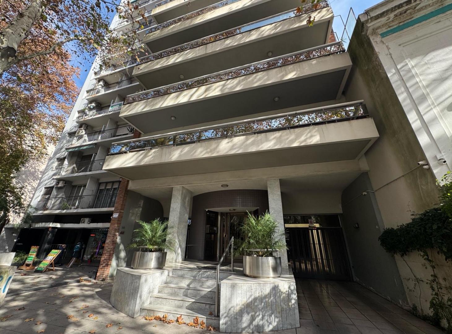 Foto de VENTA Piso exclusivo con cochera de 3 dormitorios sobre Oroño, imagen 2