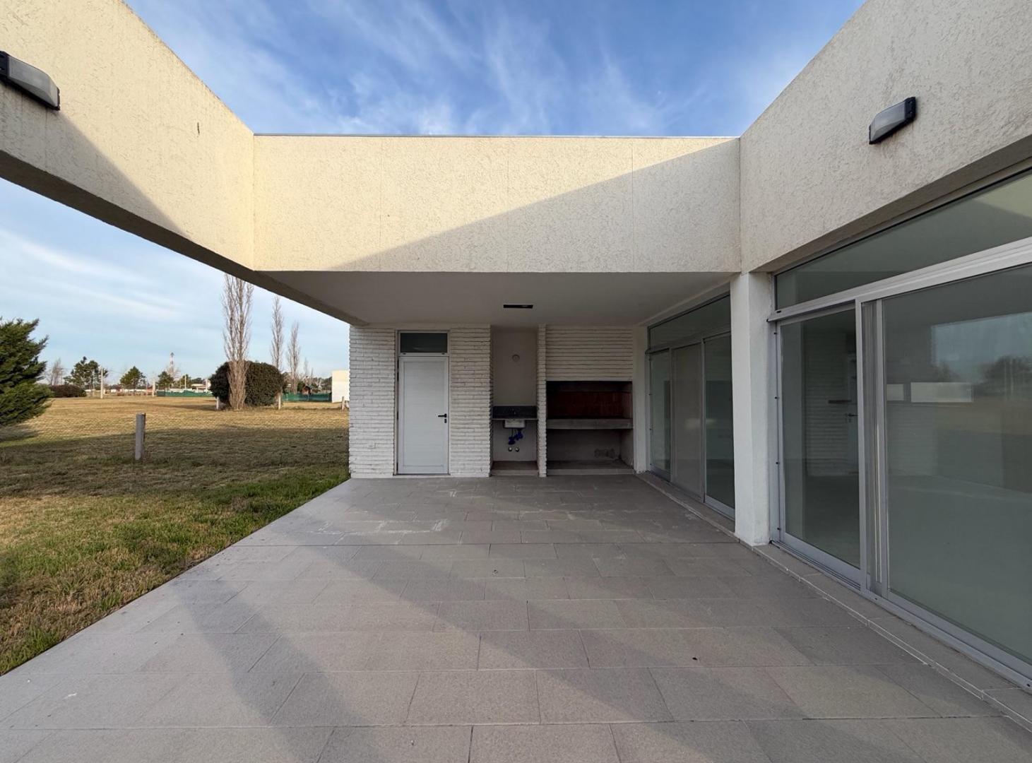 Foto de Casa en Venta 2 Dormitorios 3 Baños A Estrenar Pinares del Sur lote, imagen 2