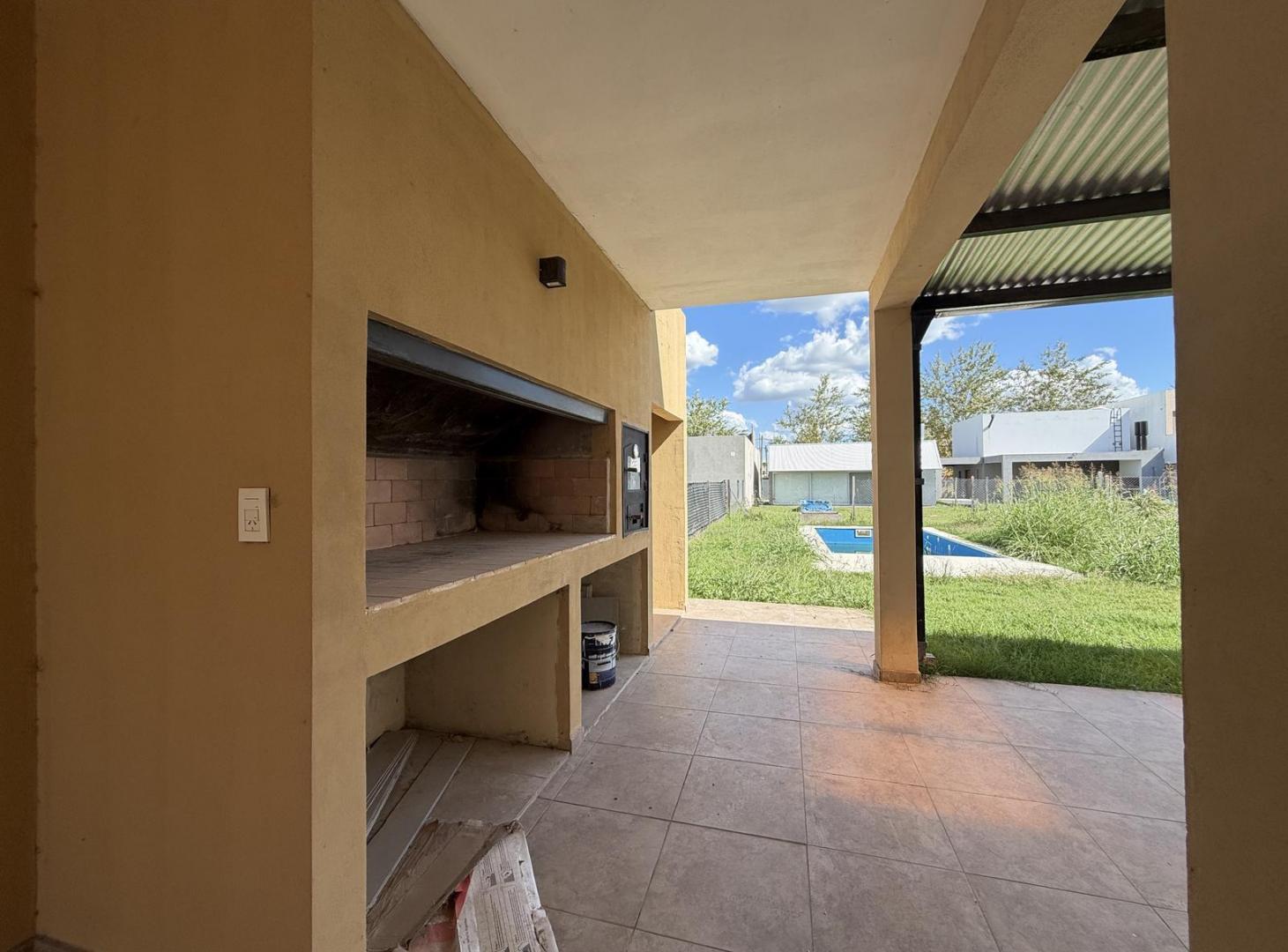 Foto de Venta Casa 2 Dormitorios Pileta Cochera Doble | TDS 3 Roldán, imagen 1