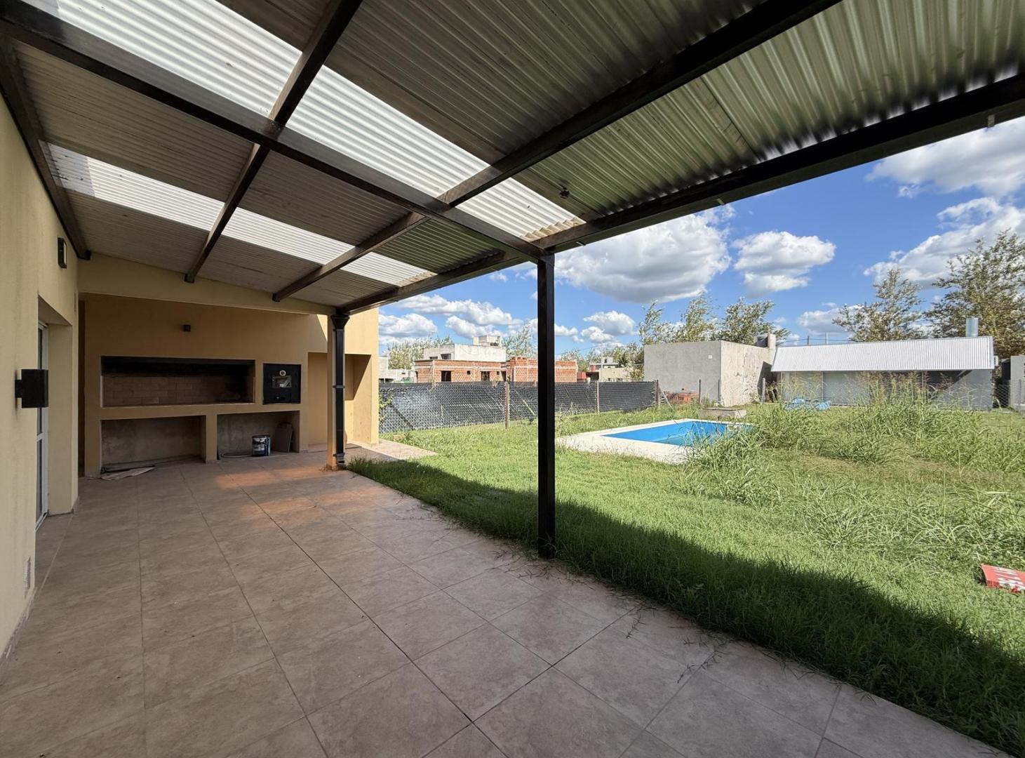 Foto de Venta Casa 2 Dormitorios Pileta Cochera Doble | TDS 3 Roldán, imagen 5