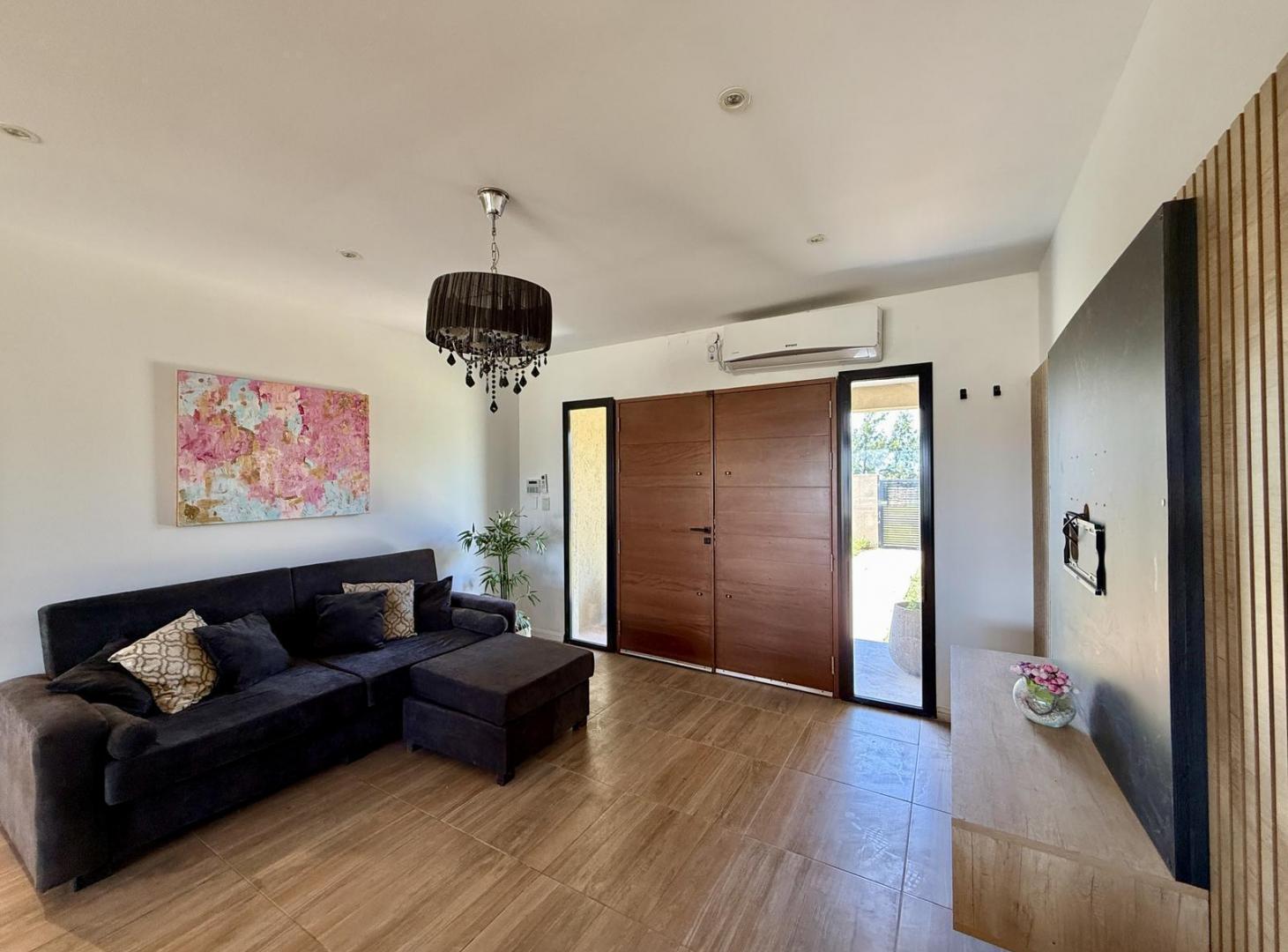 Foto de CASA 3 DORMITORIOS QUINCHO COCHERA 4 AUTOS LOTE DE 2750 M2 CROL, imagen 4