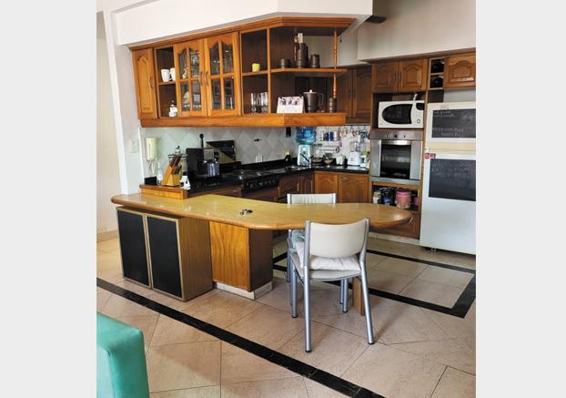 Venta PH 4 ambientes en Caseros sobre calle Valentín Gomez