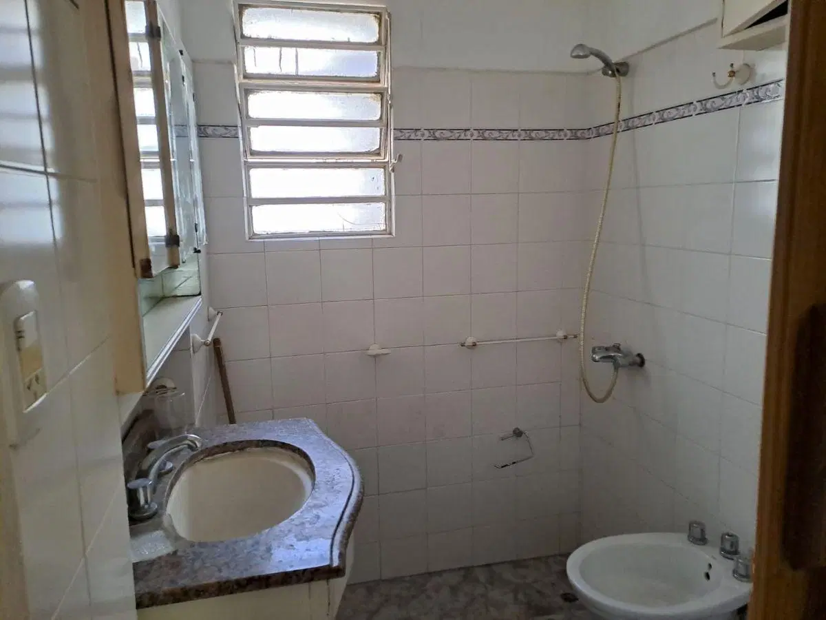 VENTA CASA 4 AMBIENTES EN CIUDAD JARDIN EL PALOMAR A RECICLAR 2