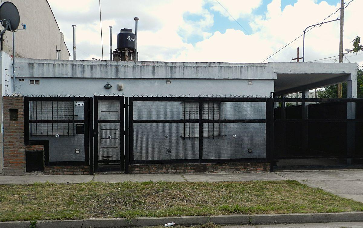 Foto de VENTA CASA 2 DORMITORIOS VILLA TESEI - APTO CREDITO, imagen 1