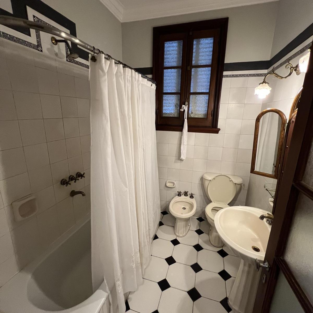 Hermosa Casa de Estilo con Jardín 3