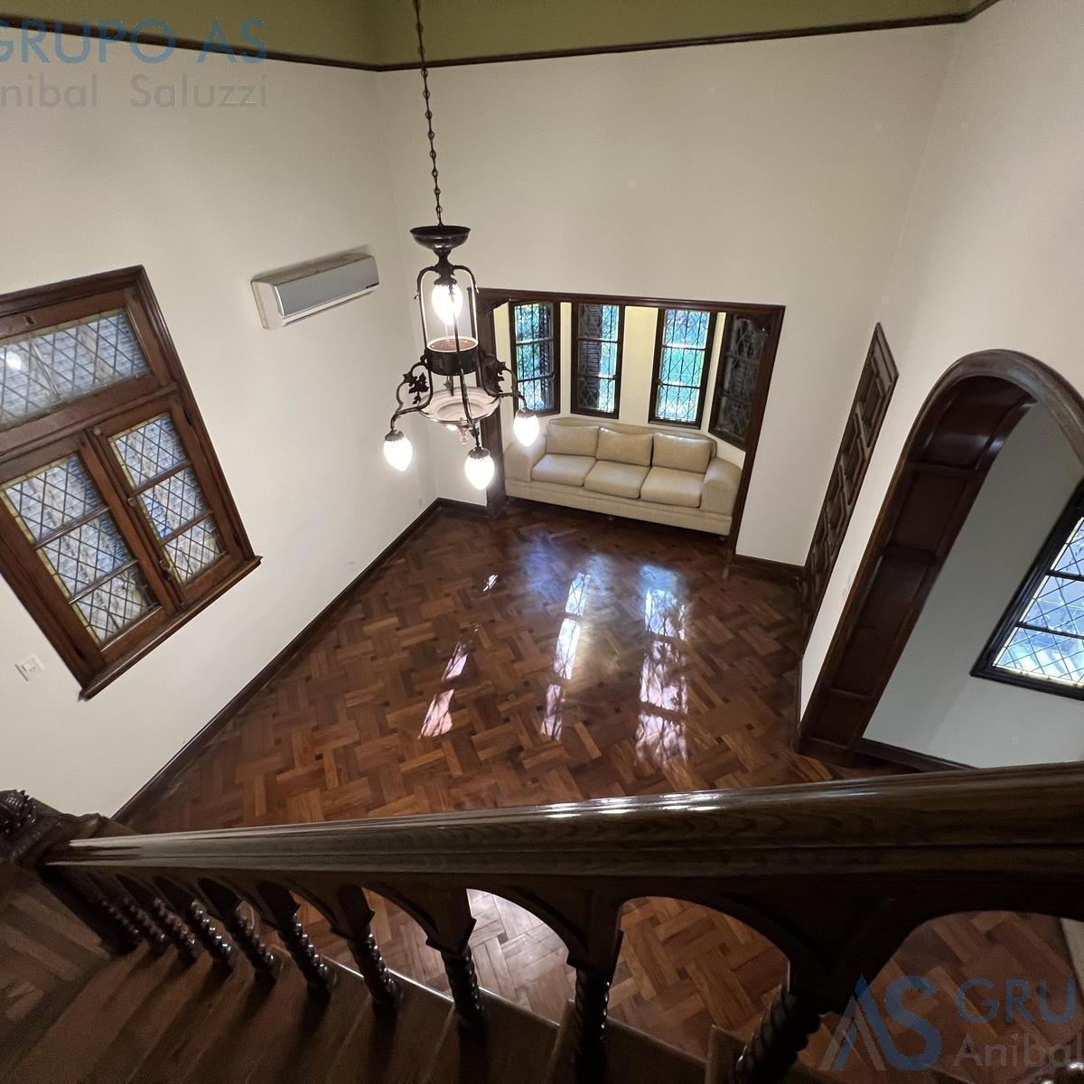 Hermosa Casa de Estilo con Jardín 1