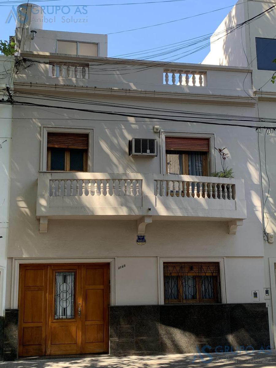 Amplísima Casa de Jerarquía a pasos de Bv. Oroño y cerca del centro