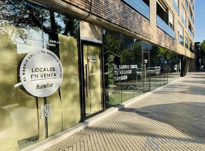 Locales Comerciales - Excelente Imagen - Importante Vidriera