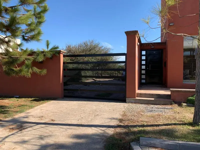Departamento Muy Amplio y Cómodo en la Mejor Zona de Funes 4