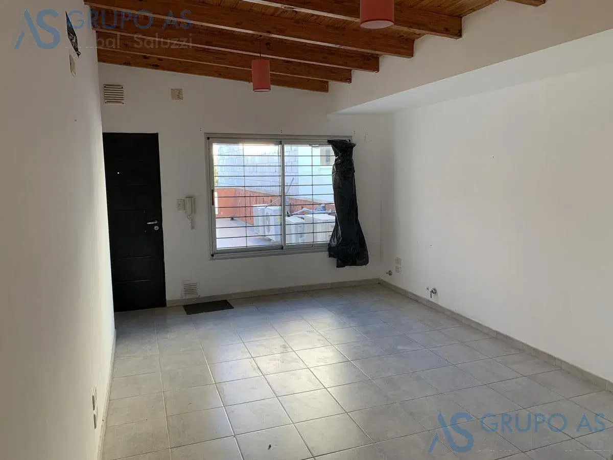 Oficina muy amplia y cómoda en la mejor zona de Funes 2